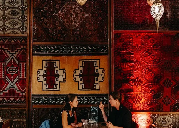 מלון Bazaar Boutique 4*