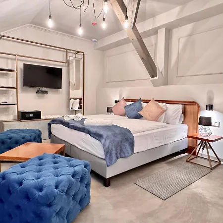 מלון Bazaar Boutique 4*