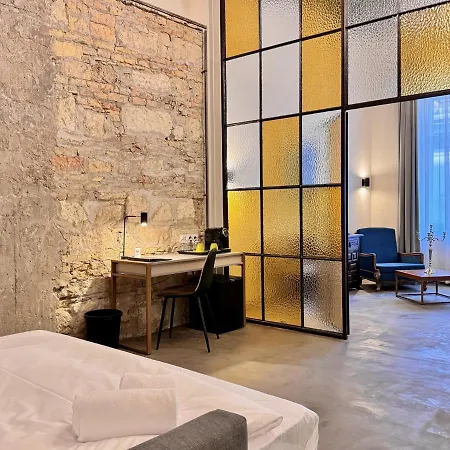 מלון Bazaar Boutique 4*