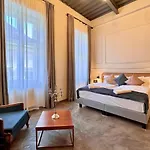 Bazaar Boutique מלון 4*