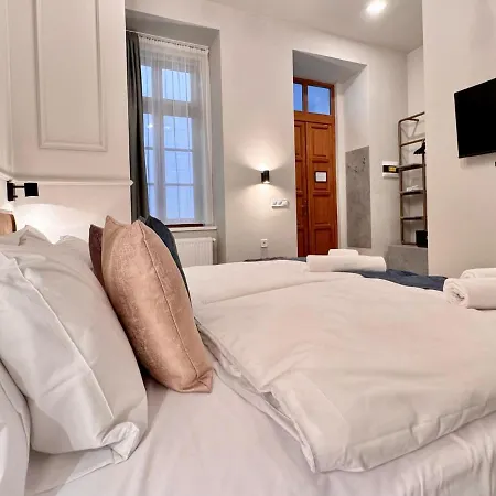 Bazaar Boutique 4* בודפשט